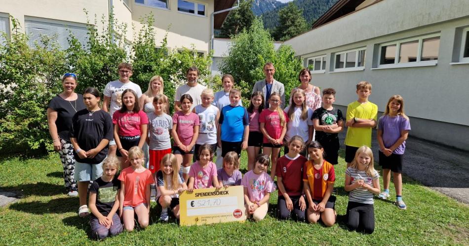 Scheckübergabe Krebshilfe Tirol